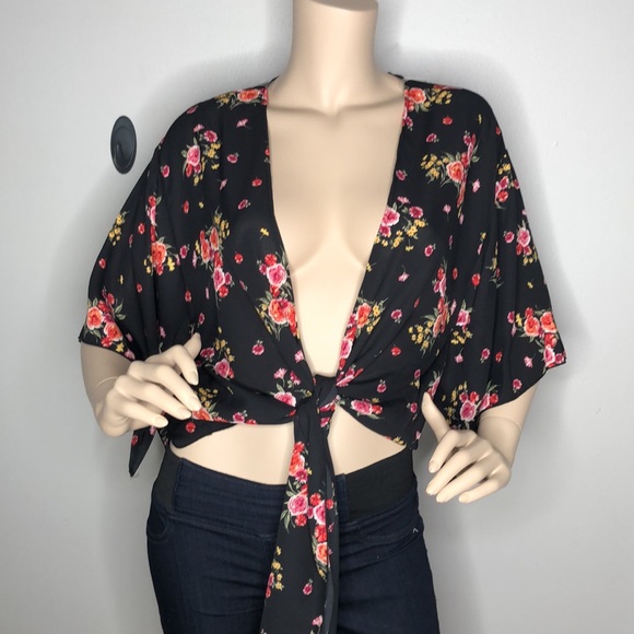 Black Floral Tie Front Boho style top - Picture 4 of 7